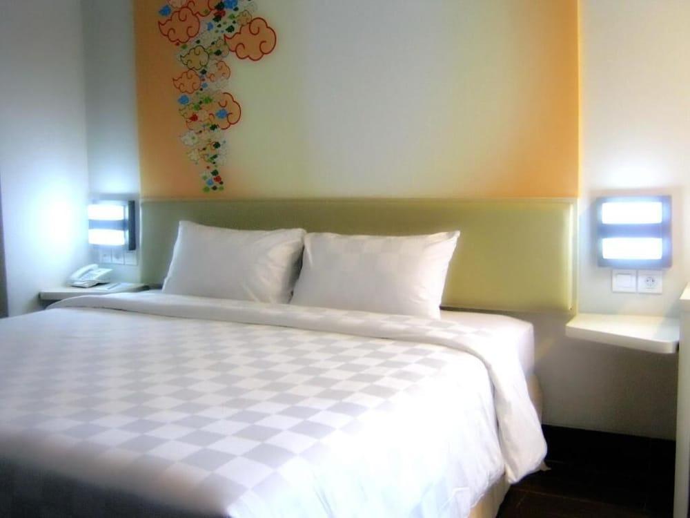 Cordela Hotel Cirebon Luaran gambar