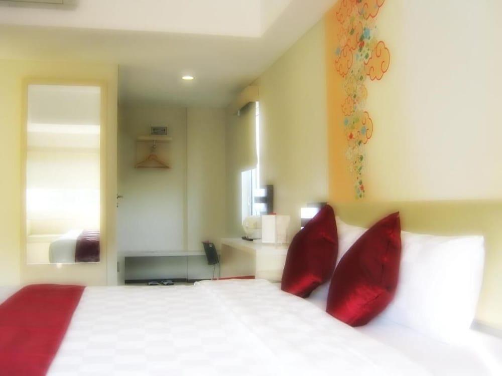 Cordela Hotel Cirebon Luaran gambar